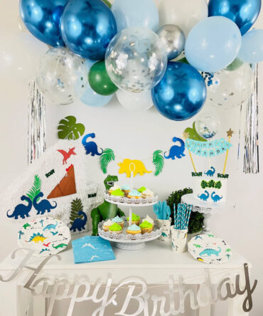 Boy dinosaur birthday party pinata piñata balloons